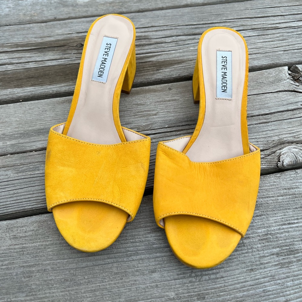 Steve Madden Mustard Gold/Yellow Mules Small Heel